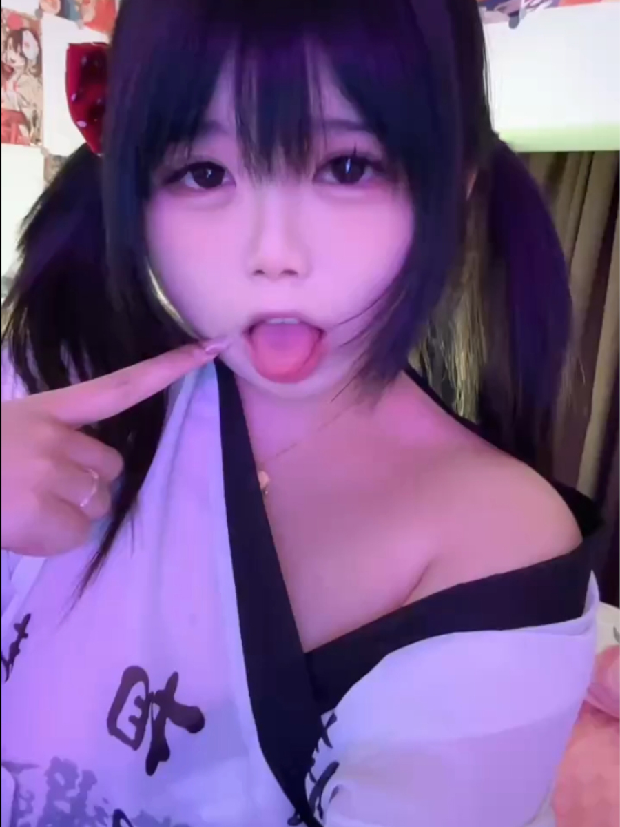 极品白嫩诱人少萝，超反差定制视频